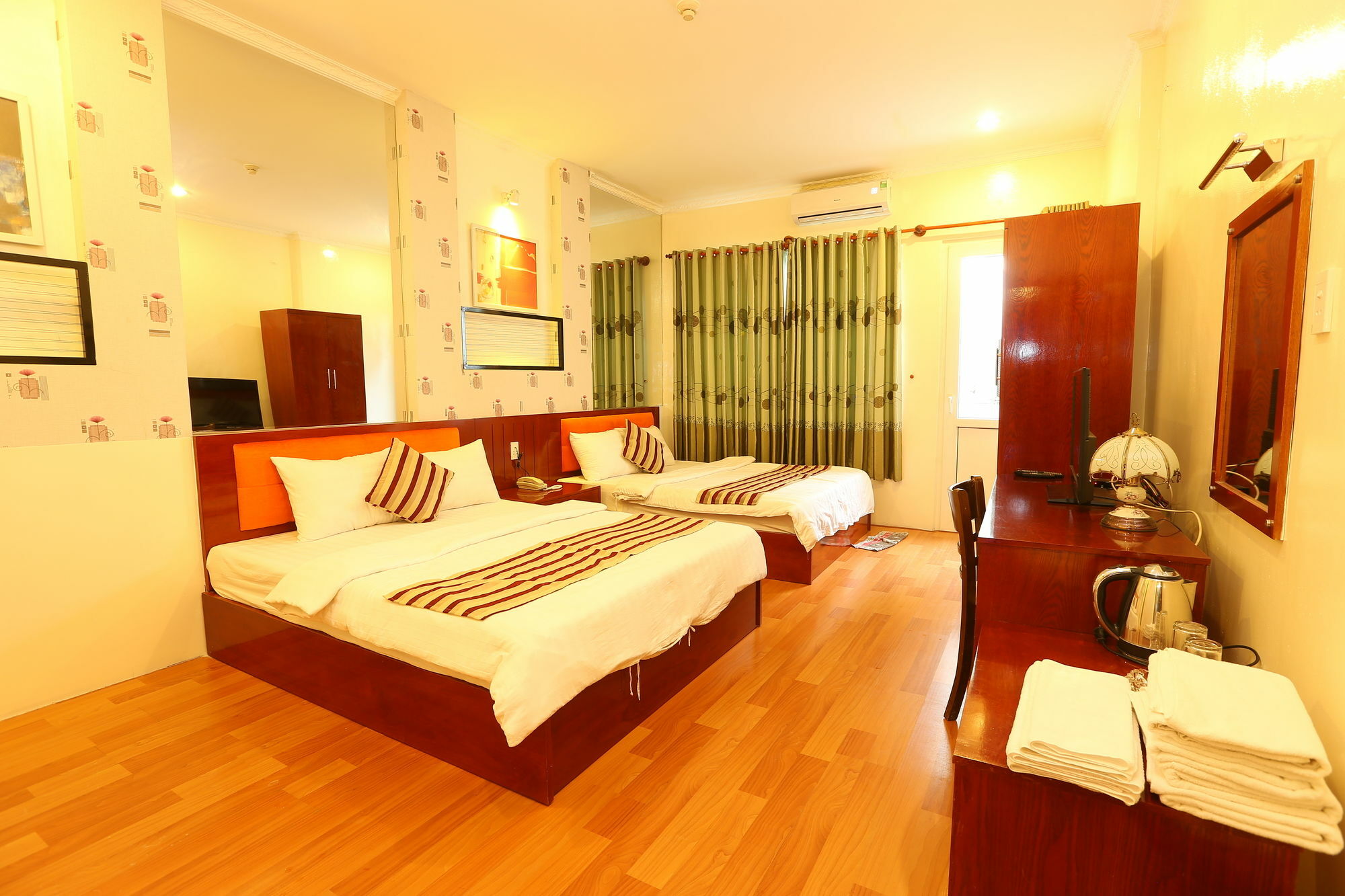 הו צ'י מין סיטי Saigon Crystal Hotel מראה חיצוני תמונה
