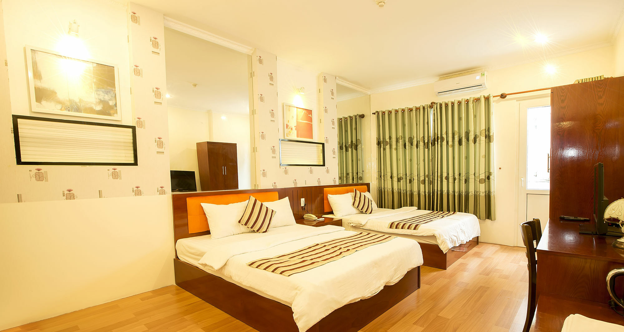 הו צ'י מין סיטי Saigon Crystal Hotel מראה חיצוני תמונה